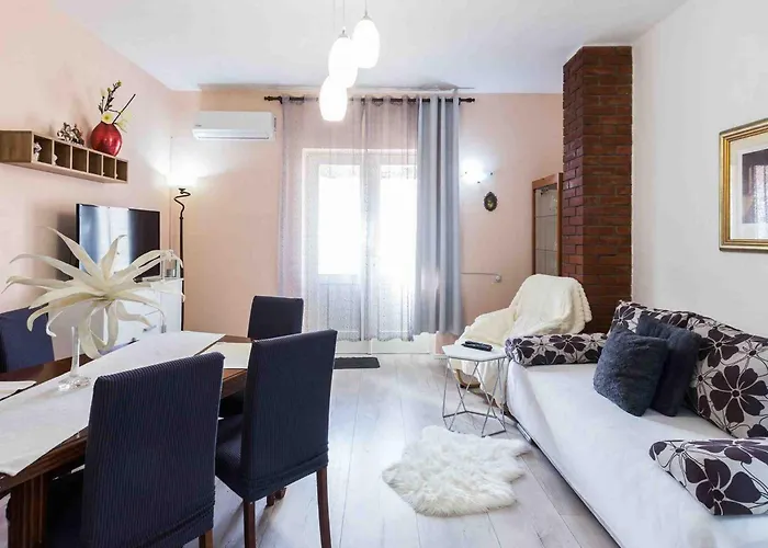 Apartments & Rooms Hosana