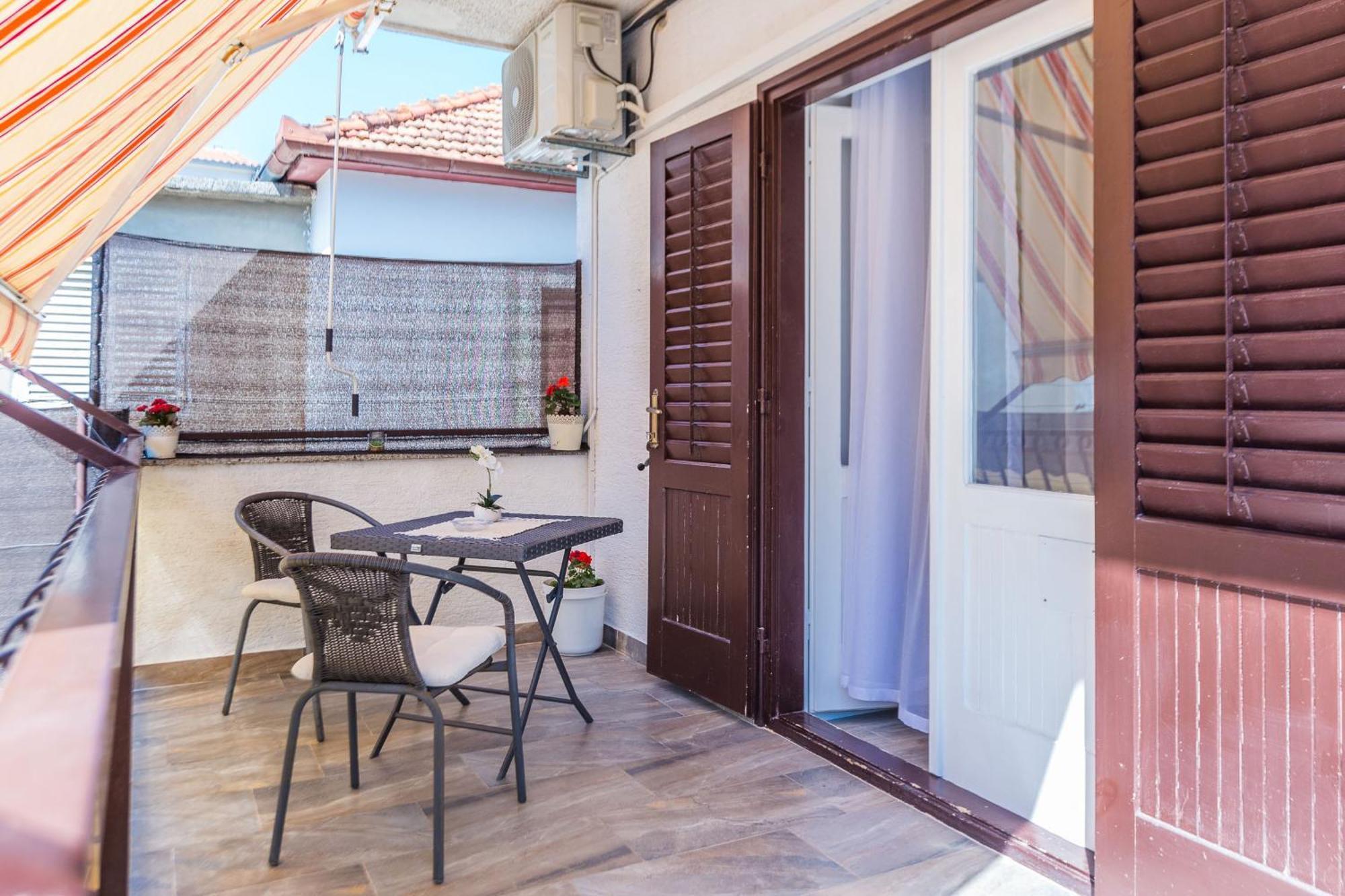 & Hosana Apartment